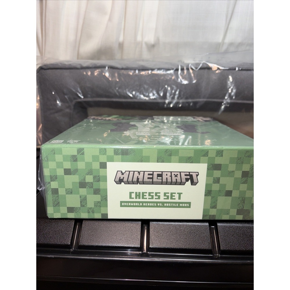 Minecraft Chess Set - Overworld Heroes vs Hostile Mobs (NEW SEALED IN BOX) - Picture 7 of 10